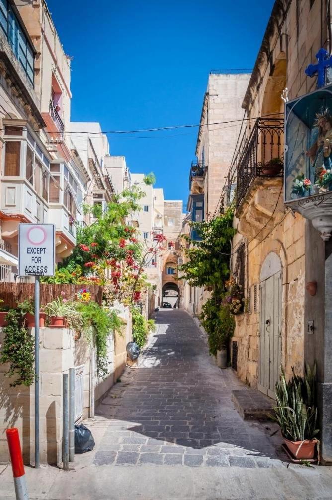 Apartment Lovely 3br With Private Terrace In By 360 Estates *